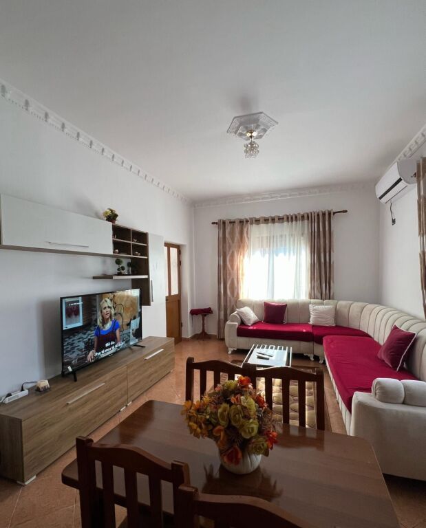 Rent | Shtëpi private 2 + 1+Ballkon | Rruga Siri Kodra | 500 €/month