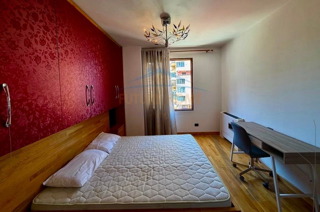 Shitet , Apartament 2+1+Garazh , 21 Dhjetori , Tirane