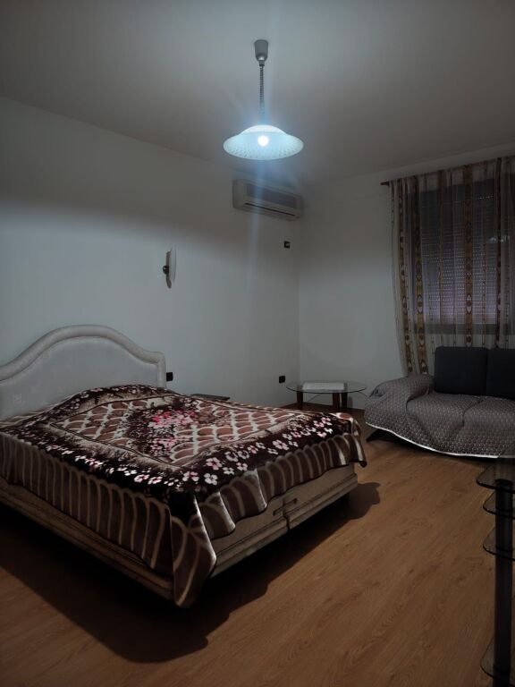 Apartament 2+1 per qera ne Kombinat !