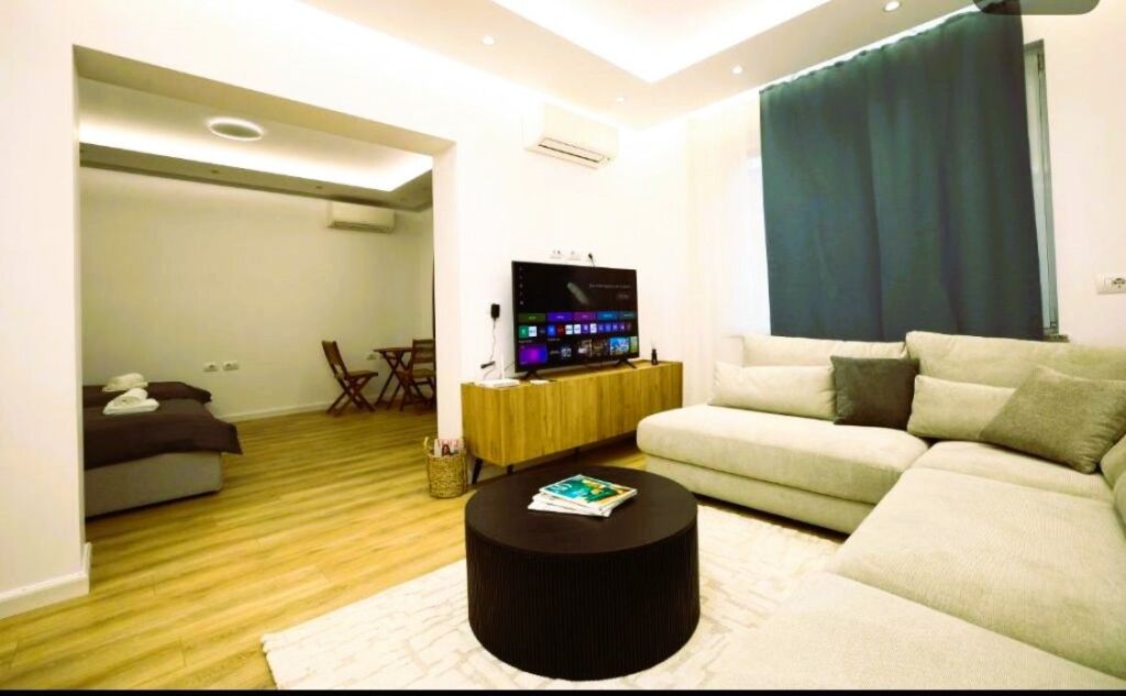 🏡 ME QIRA | APARTAMENT 2+1 – QENDËR TIRANË ✨