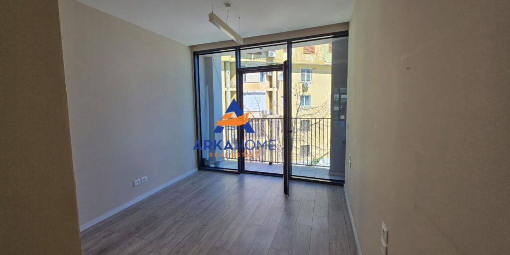 JEPET AMBJENT ME QIRA 102M2 "REZIDENCA LAKE VIEW" 1500 EURO