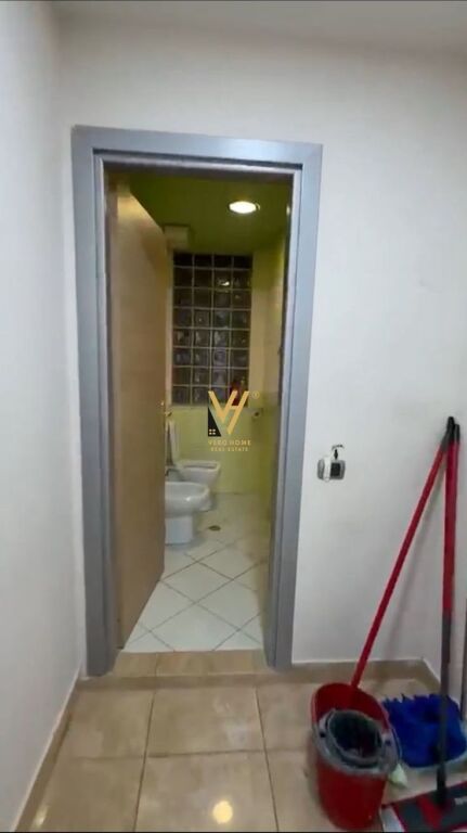 JEPET ZYRE 330 M2 ME QIRA NE BLLOK 4.000 EURO