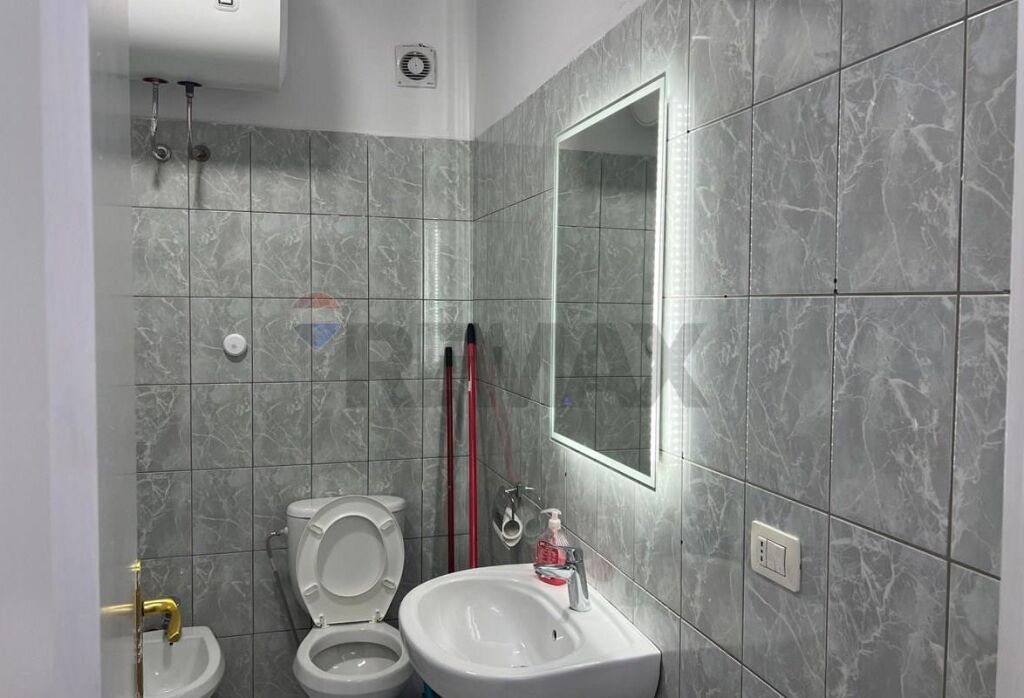 Apartament - Për Qira - Ish Tregu Elektrik, Tiranë