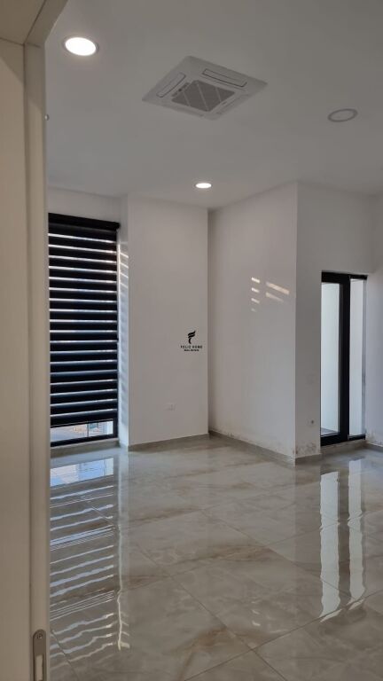 OFFICE FOR RENT 227 M2 DIBRES STREET 3,200 EURO FH-81151