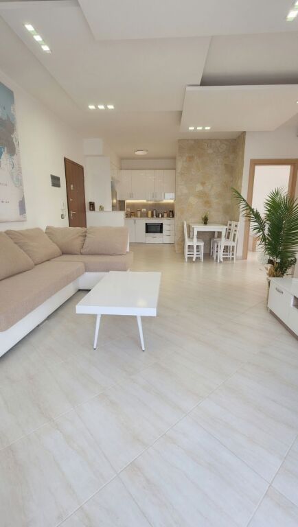 Qera | Apartament 3 + 1 | Liqeni i Thatë | 900 €/muaj