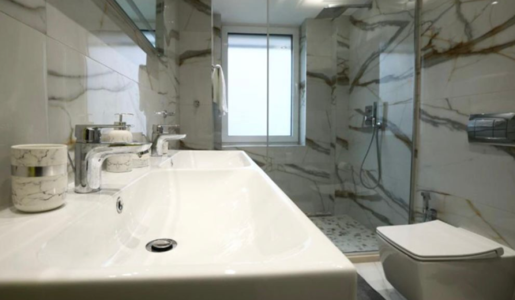 Jepet me Qira Apartament 2+1 – Qendra e Tiranës (Pranë Lebon)
