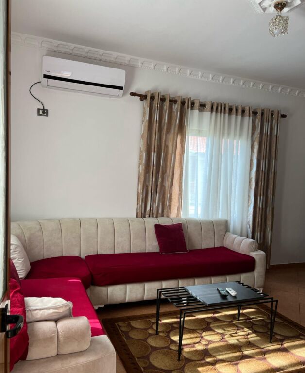 Rent | Shtëpi private 2 + 1+Ballkon | Rruga Siri Kodra | 500 €/month