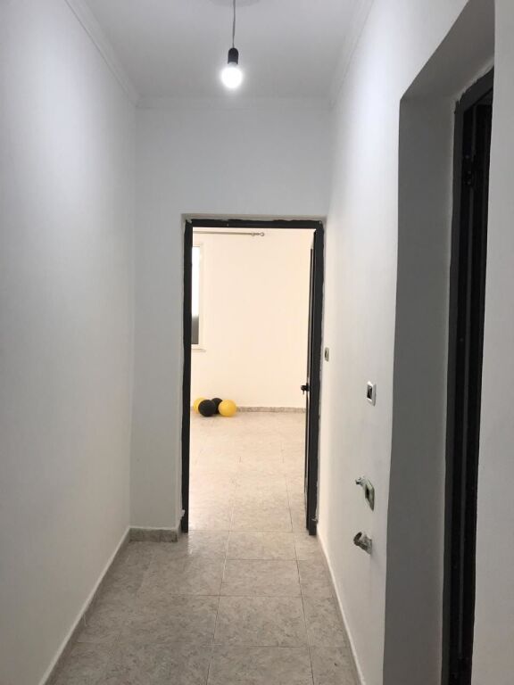 Qera | Ambjent Biznesi | Ali Demi | 1500 €/muaj