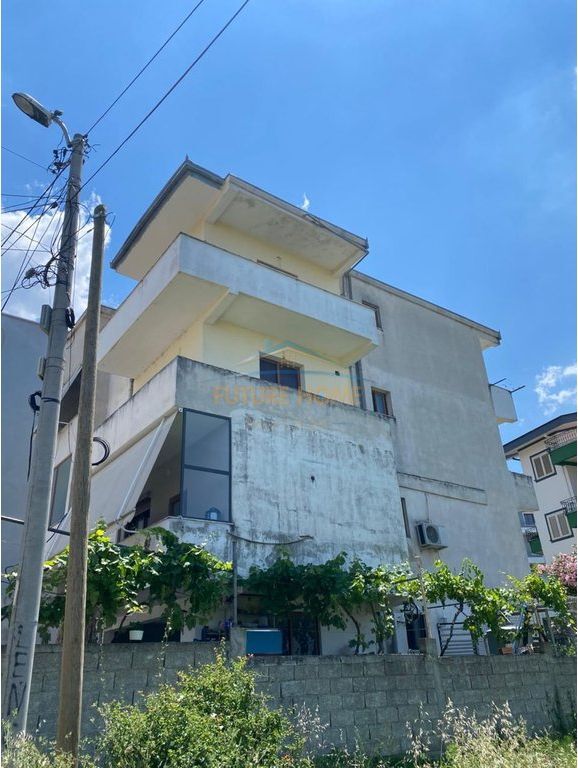 𝐒𝐡𝐢𝐭𝐞𝐭 𝐚𝐩𝐚𝐫𝐭𝐚𝐦𝐞𝐧𝐭 𝟑+𝟏, 𝐤𝐚𝐭𝐢 𝐢 𝟑 𝐢 𝐧𝐣ë 𝐕𝐢𝐥𝐞, 𝐒𝐡𝐤𝐨𝐳ë, 𝐓𝐢𝐫𝐚𝐧ë