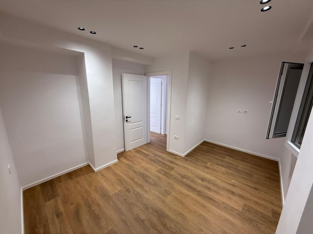 🏡 Apartment 1+1 for sale  📍 Muhamet Gjollesha St. (21 December)  🏢 4th floor, with elevator.  📐 Area: 60 m² net  💶 Price: €155,000