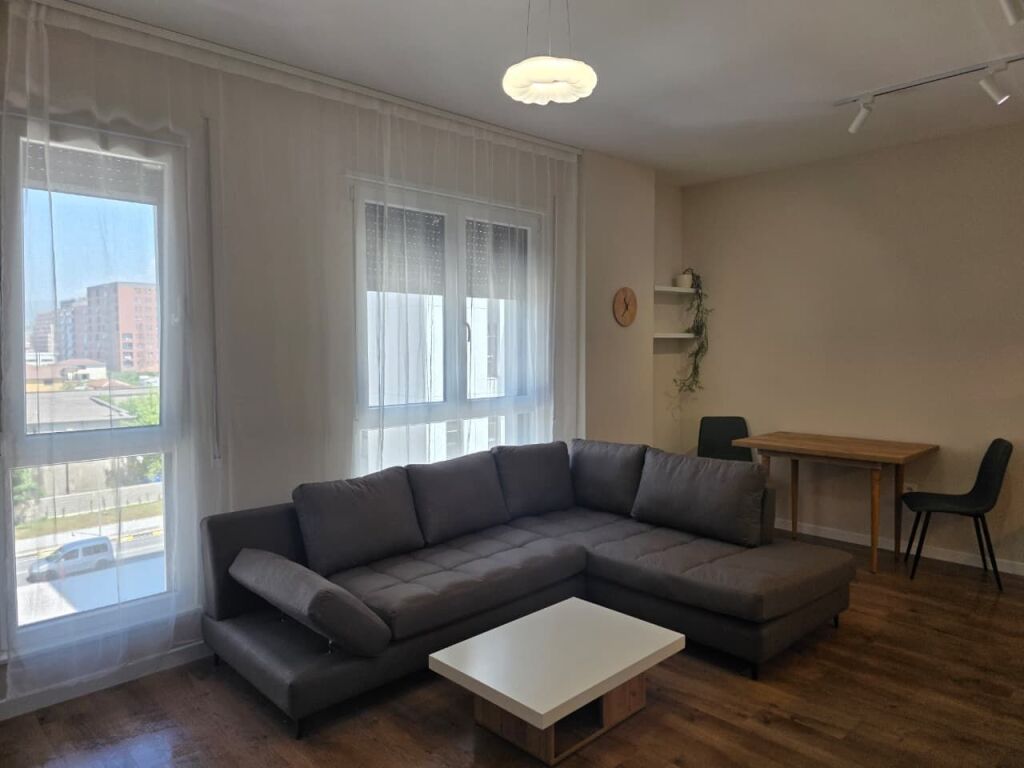 Jepet me qera Apartament 1+1 te 5 Maj/ Rezidenca Tirana Uptown