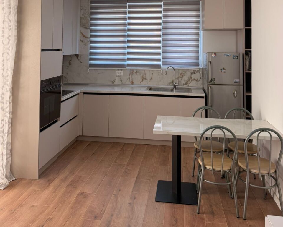 Apartament 1+1 per qera Rruga e Kosovarve !