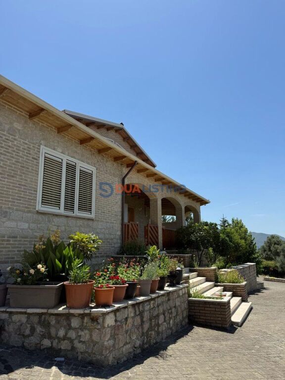 Jepet me Qira Super Vilë Individuale 🌿 📍 Farkë e Madhe, Tiranë