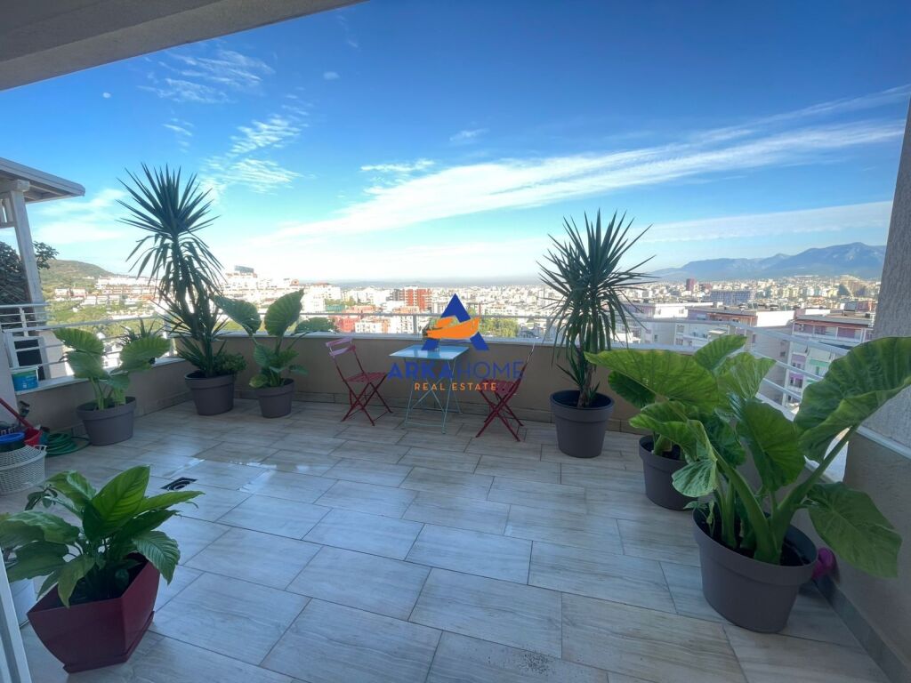 VENDESI APPARTAMENTO 3+1+BALCONE "GIARDINO BOTANICO" 360000 EURO