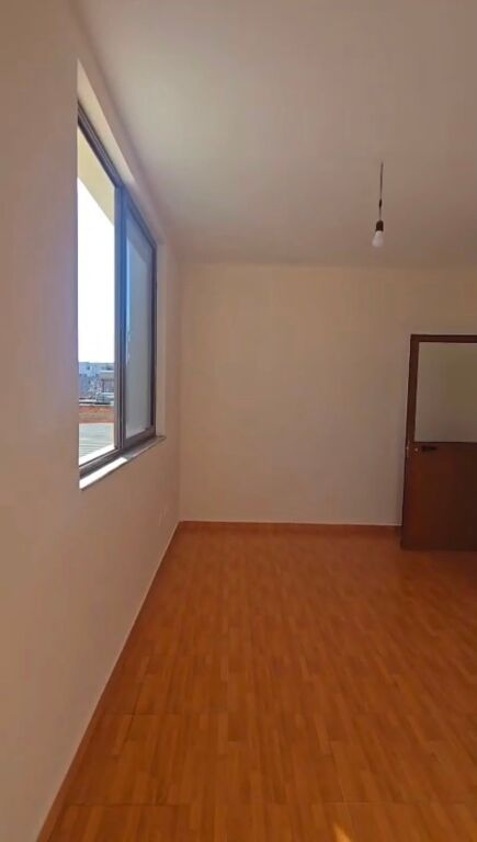 Apartament 2+1 per SHITJE: Prane rruges se Durresit (Zogu i Zi)