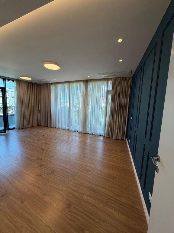 🏢 OFFICE SPACE FOR RENT – LAKE VIEW