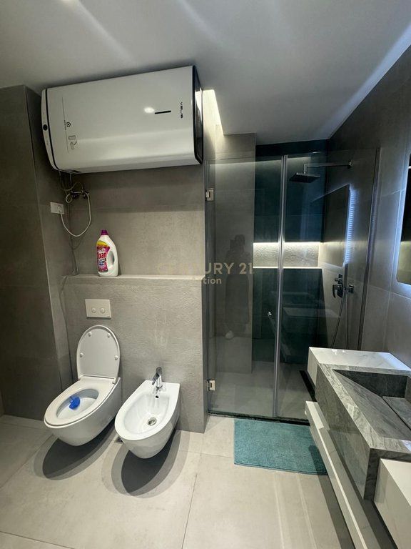 Jepet me qira apartament 1+1 – Komuna e Parisit