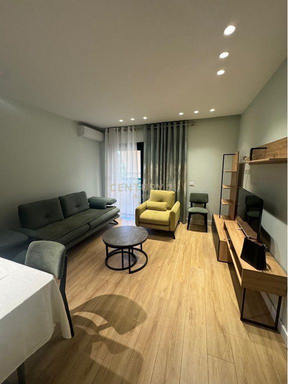 Jepet me qira apartament 1+1 – Komuna e Parisit