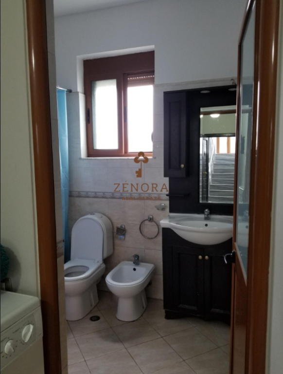 Shitet vilë 6-katëshe në Selitë, Tiranë (G51116TR)