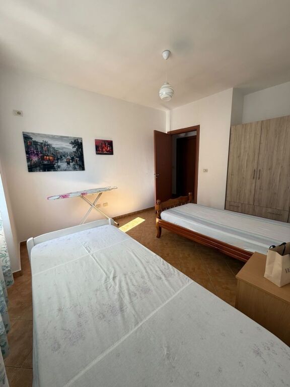 Shitet apartament 2+1, i mobiluar, në një nga zonat më të kërkuara të Astirit