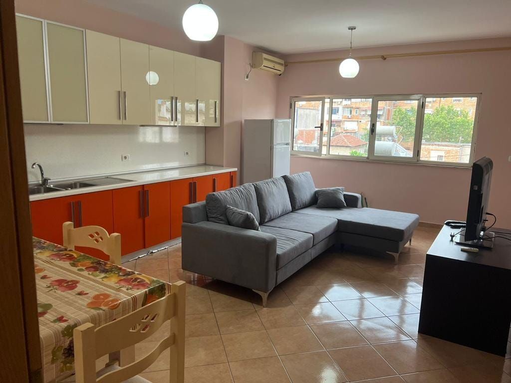 Affitto | Apartament 1 + 1 | Rruga Kongresi i Manastirit | 450 €/mese