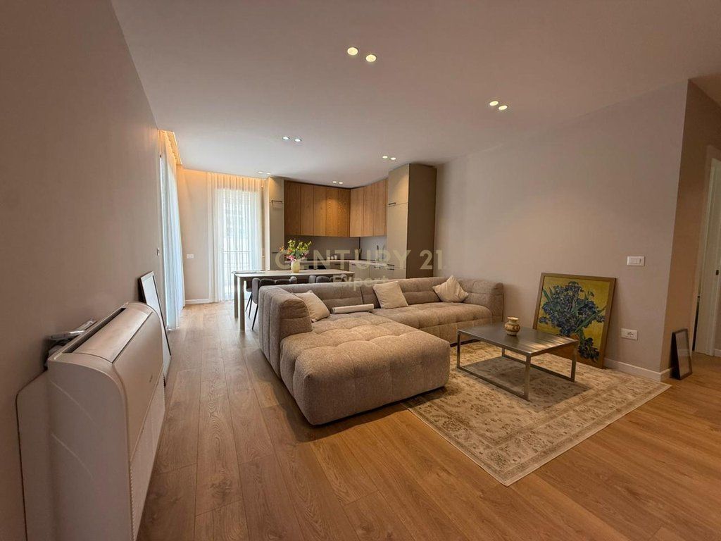Apartament 2+1 me qira te Donika Center