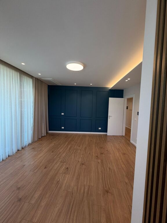 🏢 OFFICE SPACE FOR RENT – LAKE VIEW