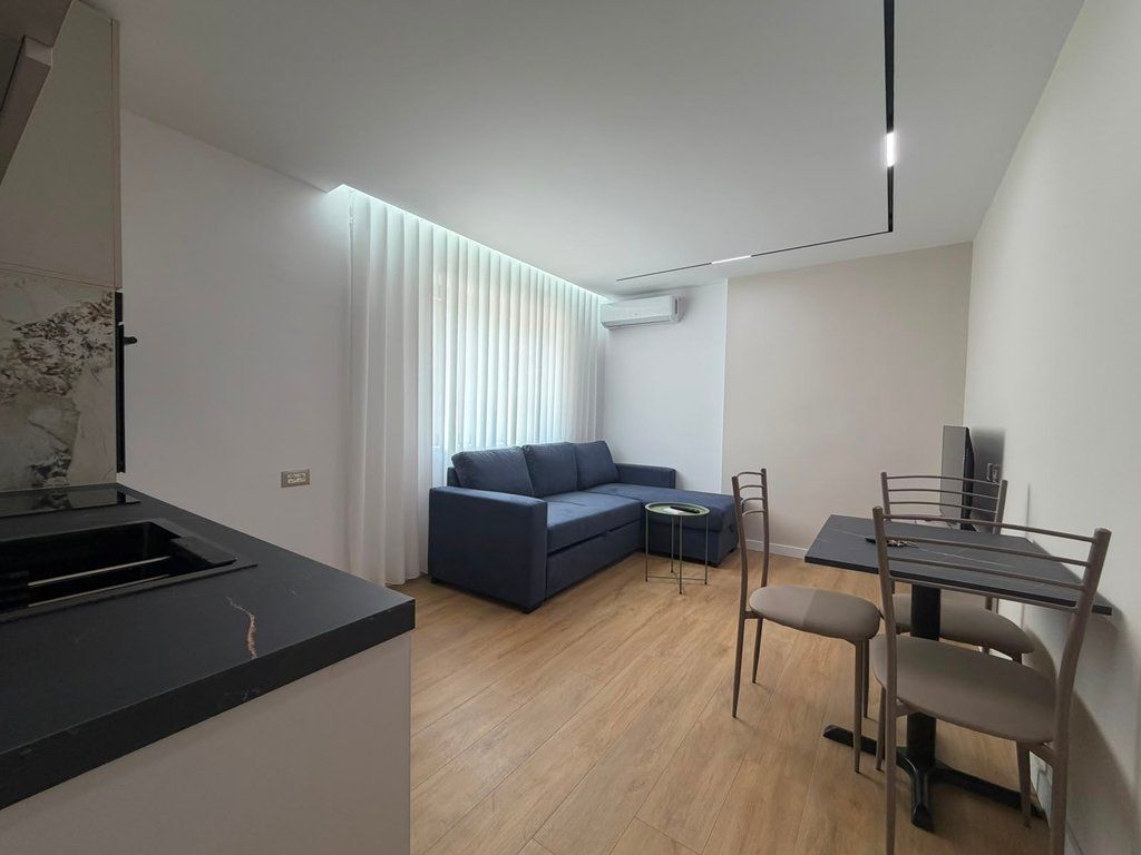 Shkolla e Baletit, apartament 1+1 me qira!