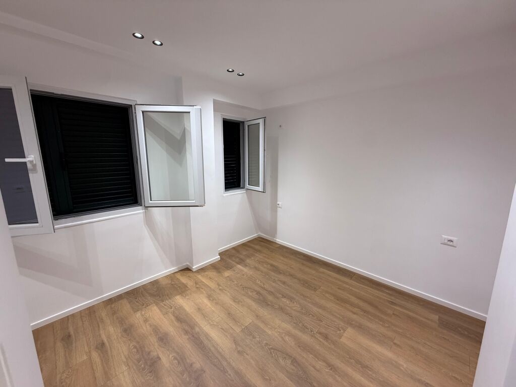 🏡 Shitet Apartament 1+1  📍 Rr. Muhamet Gjollesha (21 Dhjetori)💶 Çmimi: 155,000 €