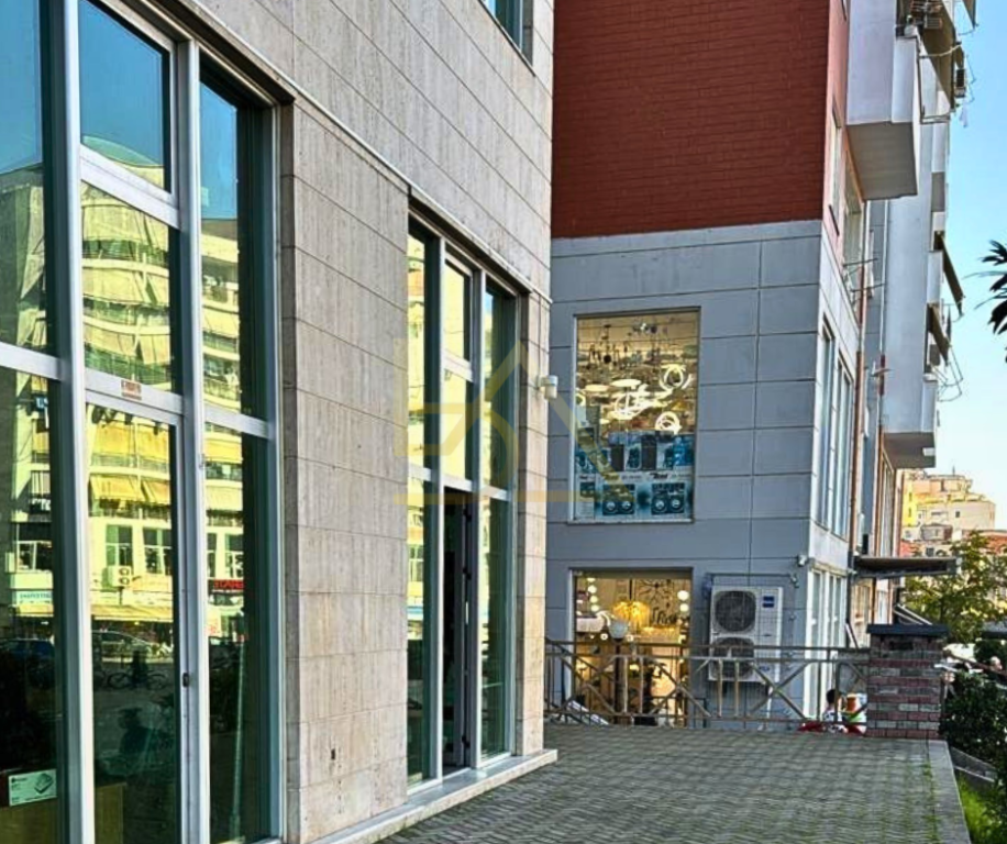 Active Shop for Sale – Near the Former Electric Market, Tirana