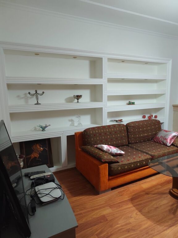 Apartament 2+1 per qera ne Kombinat !
