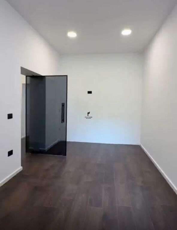 OFFICE FOR RENT 75 M2 BLLOK 150,000 LEKE FH-81226