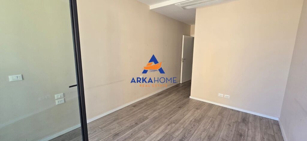 JEPET AMBJENT ME QIRA 102M2 "REZIDENCA LAKE VIEW" 1500 EURO
