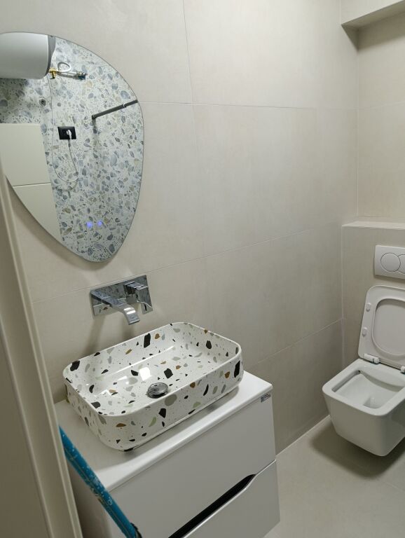 Rent | Apartament 2 + 1 | Rruga Petro Nini Luarasi | 700 €/month