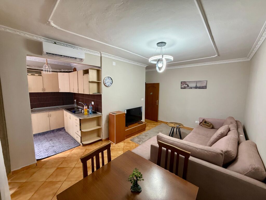 Rent 1+1, opposite Dinamo stadium, 500 thousand lek