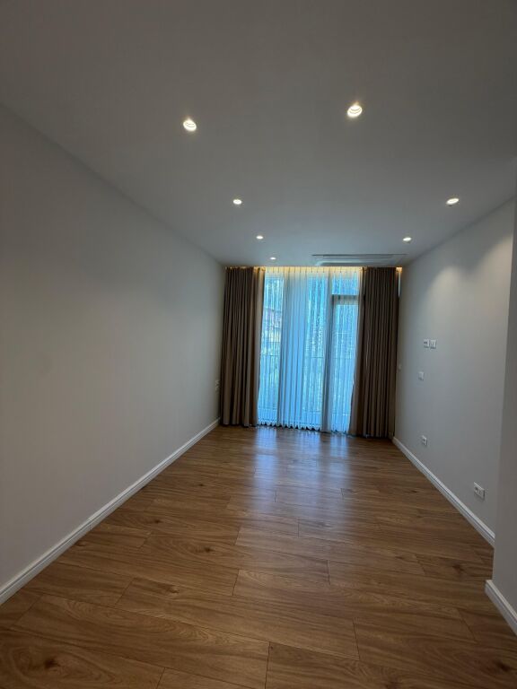 🏢 OFFICE SPACE FOR RENT – LAKE VIEW