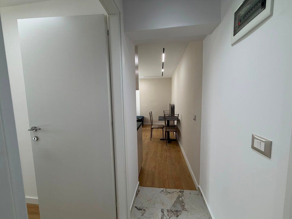 Shkolla e Baletit, apartament 1+1 me qira!