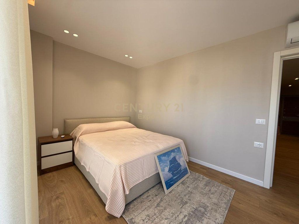 Apartament 2+1 me qira te Donika Center