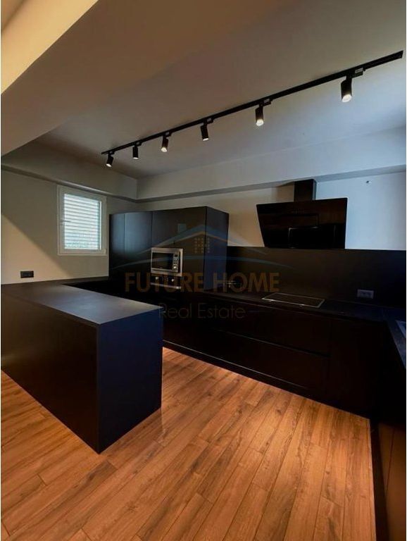 Shitet, Apartament 3+1+3 , Rezidenca Long Hill, Tiranë.