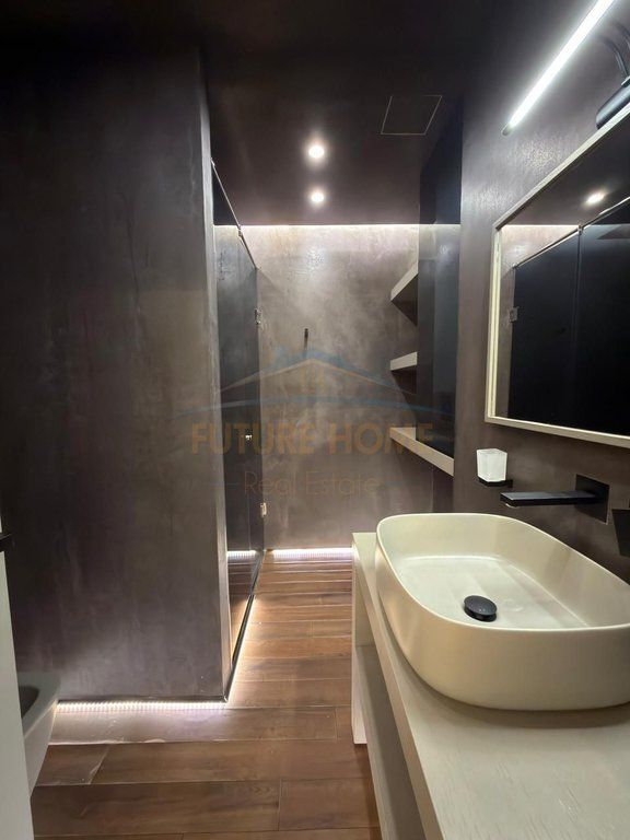 Shitet, Apartament 3+1+3 , Rezidenca Long Hill, Tiranë.