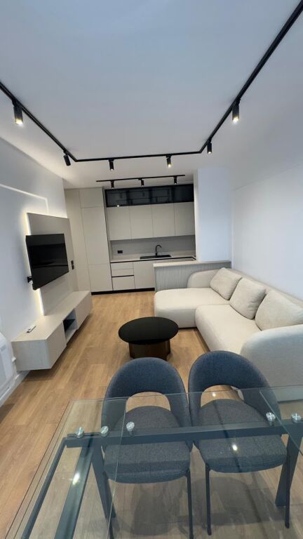 🏡 Jepet me qira apartament 1+1 + Post Parkimi  📍 Vendndodhja: Porcelan, Kompleksi Green Harmoni💰 Çmimi: 80,000 Lekë/muaj