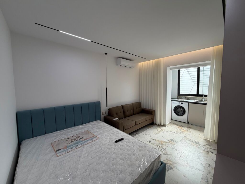 Shiten dy apartamente te pa ndara ne nje cmim , Myslym Shyr