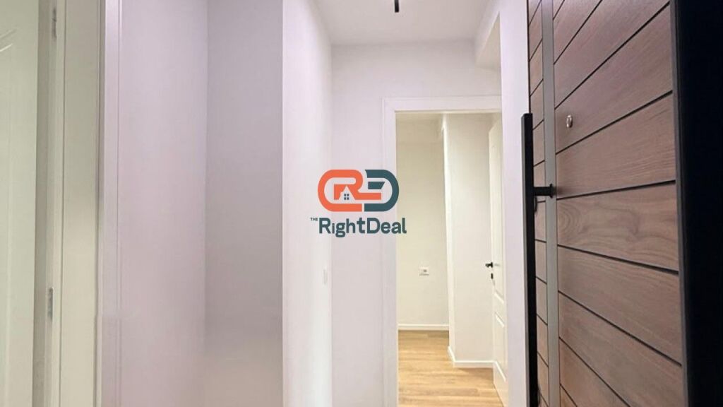 Tek 21 Dhjetori, Shitet Super Apartament 1+1, Ideal Per Banim Dhe Investim !!!