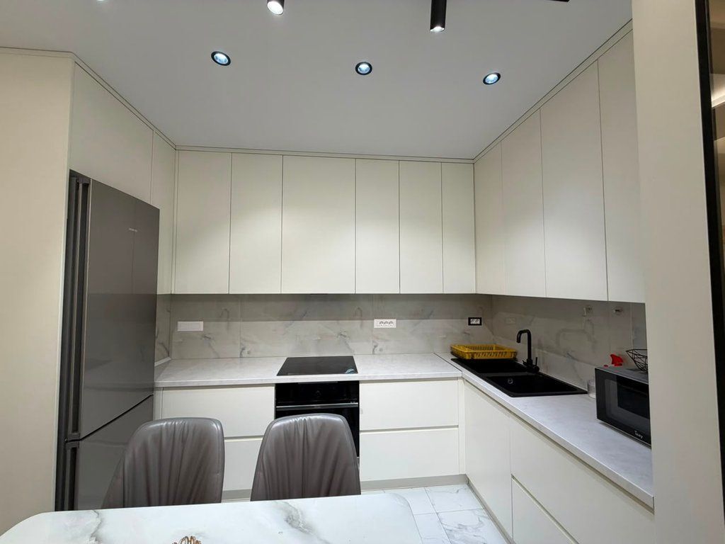 Qera, Apartament 2+1, Pallati me Shigjeta, Tirane 850 €