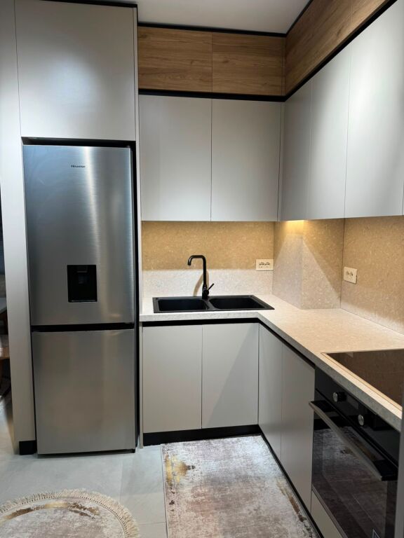 🏡 Affittasi appartamento 1+1  📍 Complesso Tom Doshi, Shkozë, Tirana💰 Prezzo: 400 €/mese
