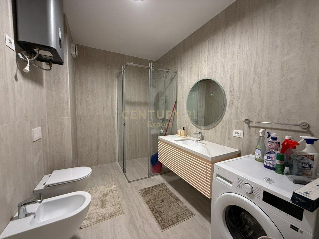 Apartament 2+1 me qira te Donika Center