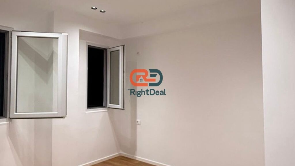 Tek 21 Dhjetori, Shitet Super Apartament 1+1, Ideal Per Banim Dhe Investim !!!