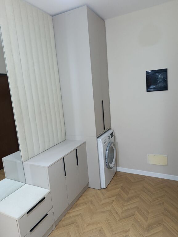 Rent | Apartament 2 + 1 | Rruga Petro Nini Luarasi | 700 €/month