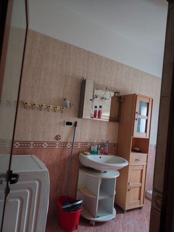 Apartament 2+1 per qera ne Kombinat !