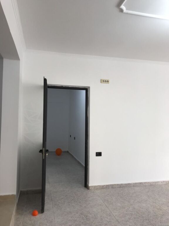 Qera | Ambjent Biznesi | Ali Demi | 1500 €/muaj